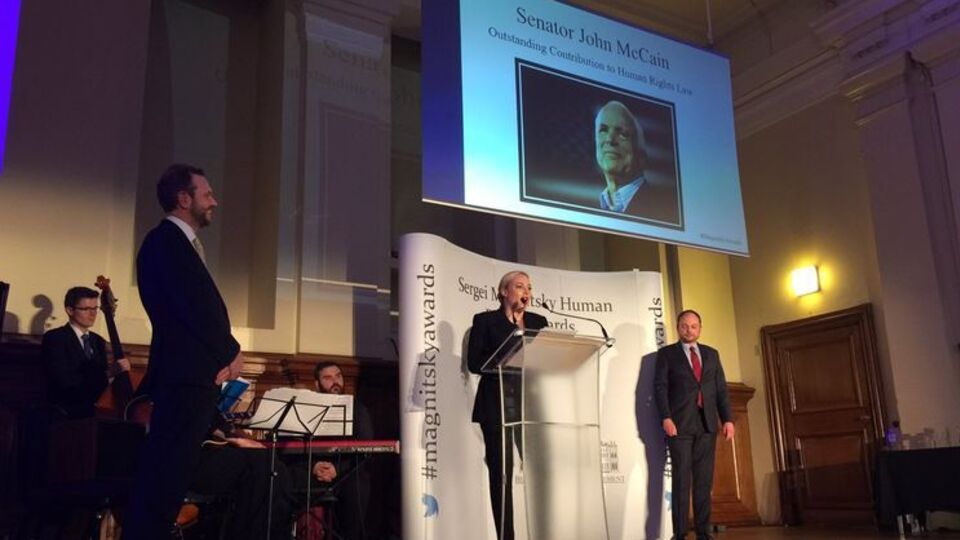 Маккейну присудили премию посмертно