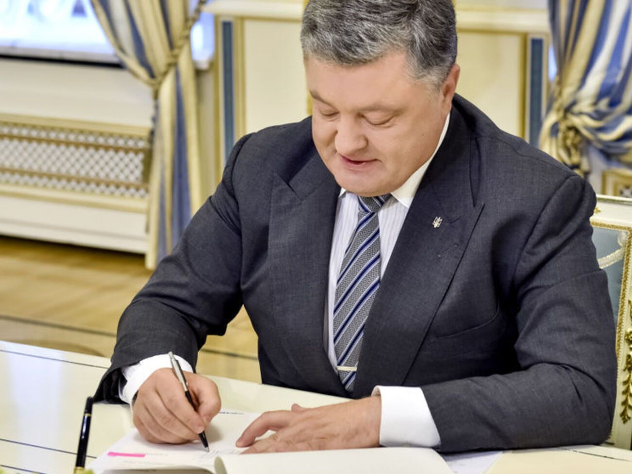 Порошенко схвалив ратифікацію угод із ЄС