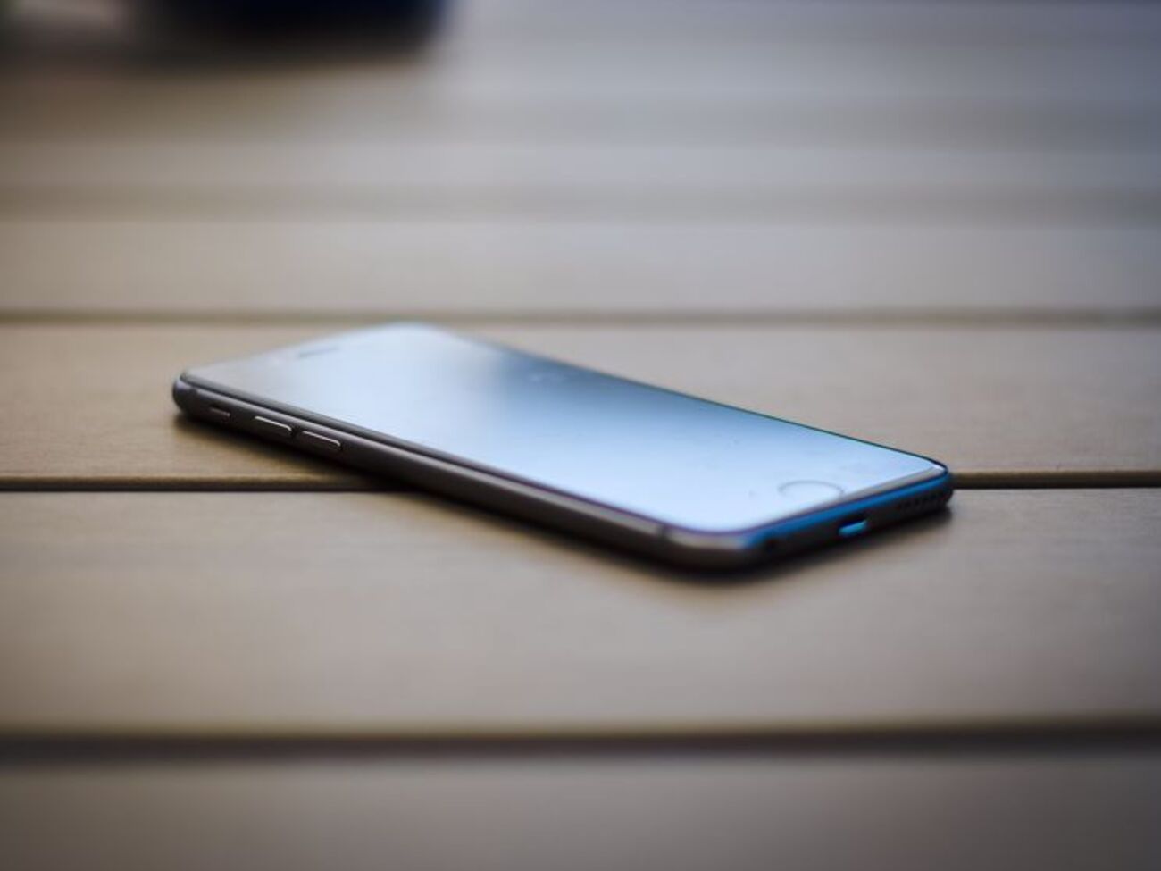 Специалисты Нью-Йоркского и Мичиганского университетов далеко не первые, кто попытался создать универсальный отпечаток для разблокировки смартфона, но они первые, кто использовал для этого машинное обучение