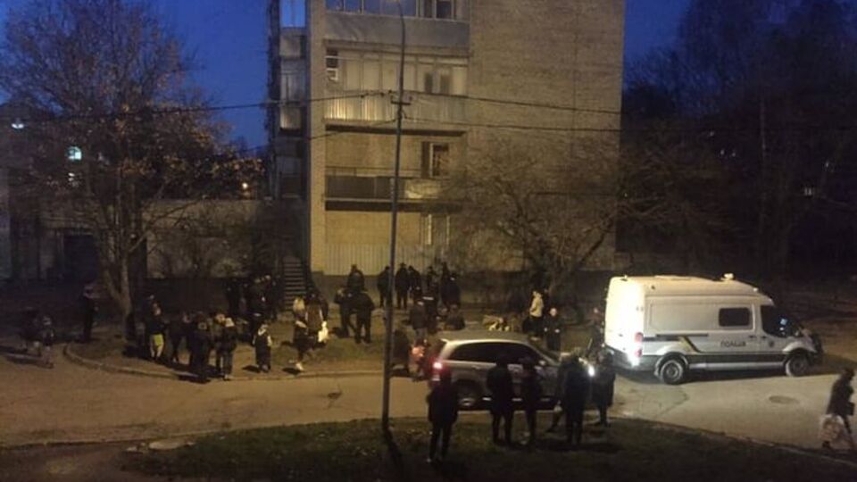 Поліцейські затримали сімох нападників