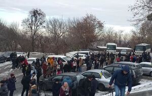 До будинку Авакова приїхало приблизно 200 осіб