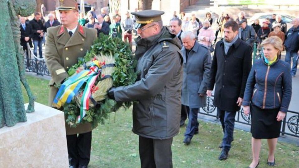 Памятник открыли 16 ноября