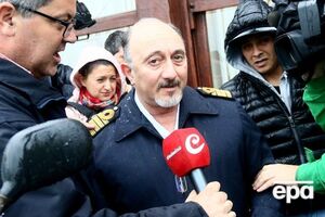 Аттис сказал, что корпус подводной лодки был полностью деформирован