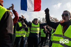 14 пострадавших во время акций протеста во Франции находятся в тяжелом состоянии