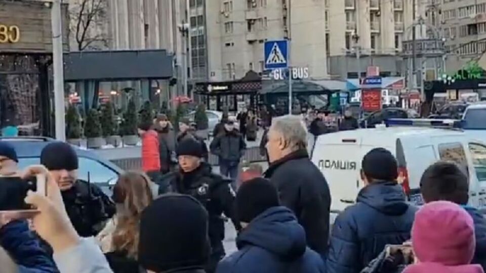 Задержанного увезли, несмотря на противодействие