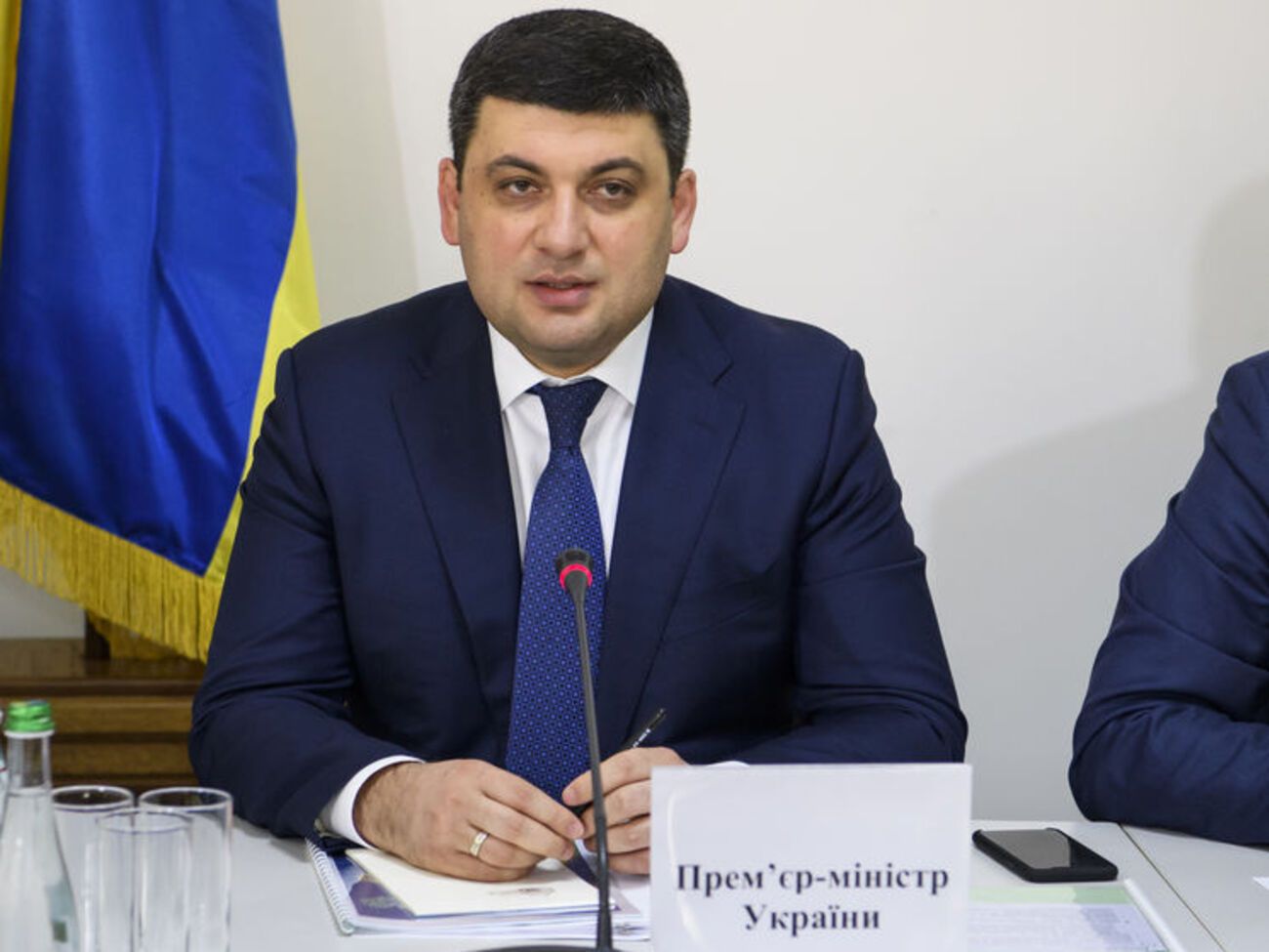 Гройсман заявил, что банкротство страны допустить нельзя