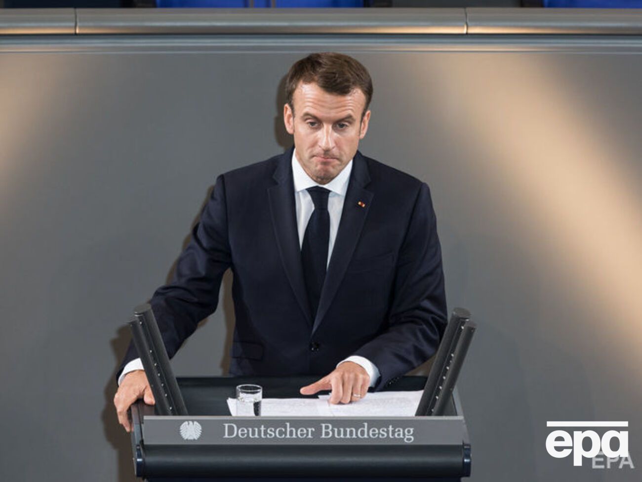 Рейтинг Макрона снизился