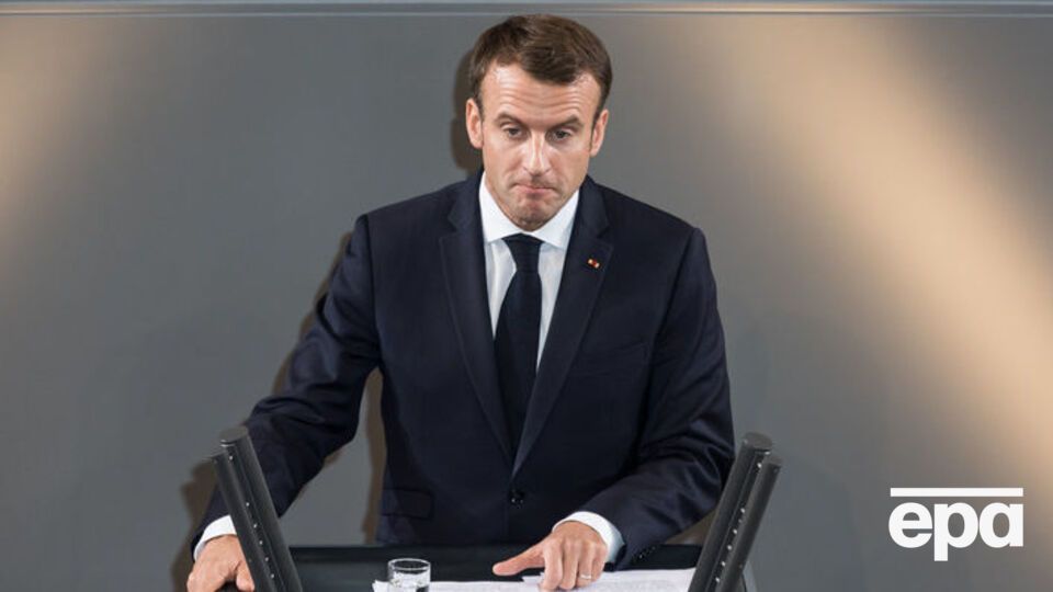 Рейтинг Макрона снизился