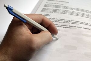 Иногда встречается промежуточный вариант между левшой и правшой