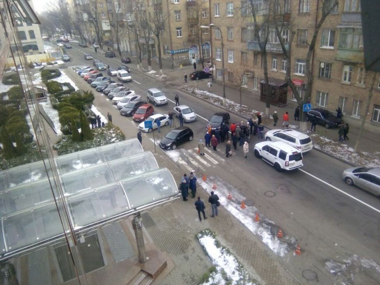 Протестующие намерены перекрыть улицу Дегтяревскую, если в их квартирах не появится тепло