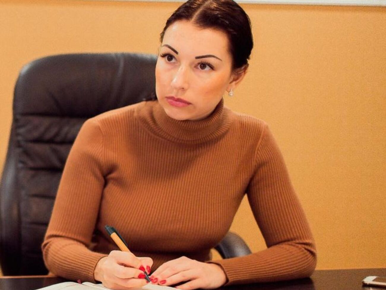 Лариса Криворучко: Оформивши повістку заднім числом, вони кинули її в поштову скриньку ДФС, де Продан уже не працює і тому – не буває