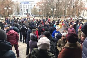 Херсонцы требуют отправить в отставку главу управления транспорта горсовета Марину Виркун