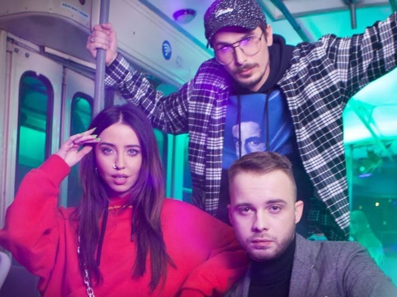 "Время и Стекло" сняли клип с блогером