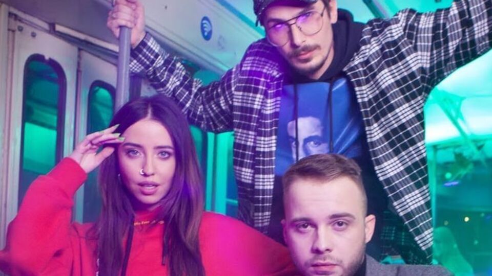 "Время и Стекло" зняли кліп із блогером
