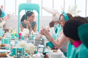 У центрі сюжету – казкове чаювання