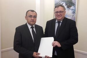 Боднар получил от Ийдярто (справа) верительные грамоты 14 ноября