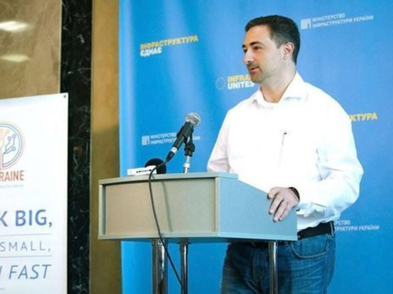 Смілянський: Щоб "Укрпошта" існувала, треба закрити мережу із 7 тис. неприбуткових сільських відділень