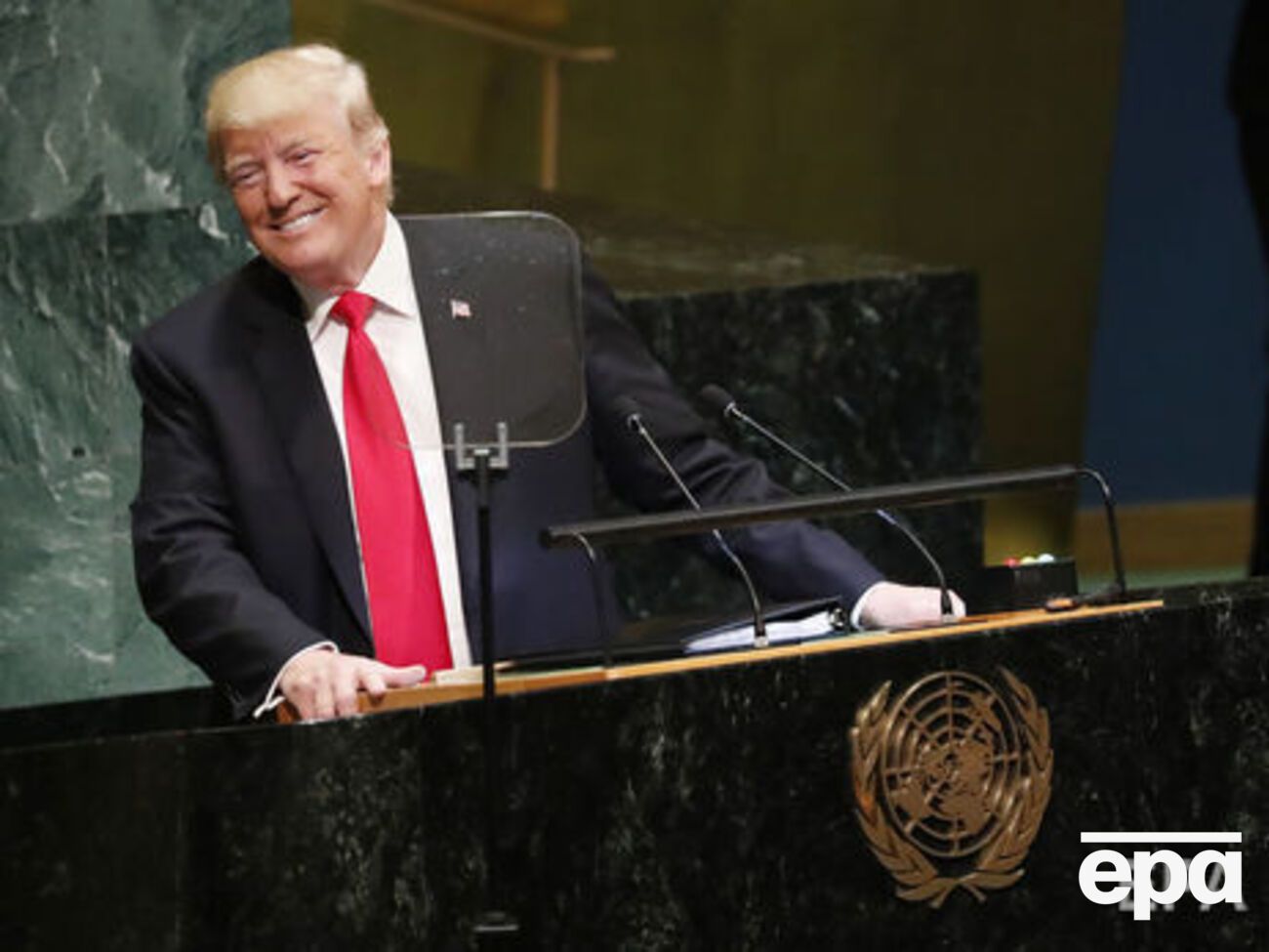 Трамп сказав, що мігранти "знущаються" з нинішніх імміграційних законів США