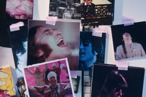 У ролику показали раритетні знімки The Beatles