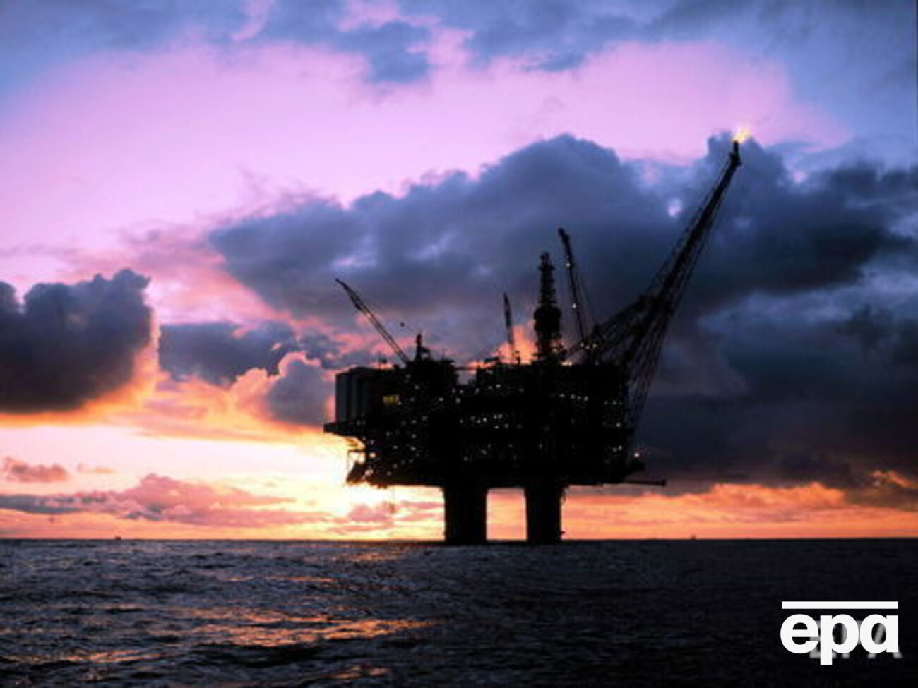 Цена на нефть упала после сообщения о возможности обхода санкций США в отношении Ирана