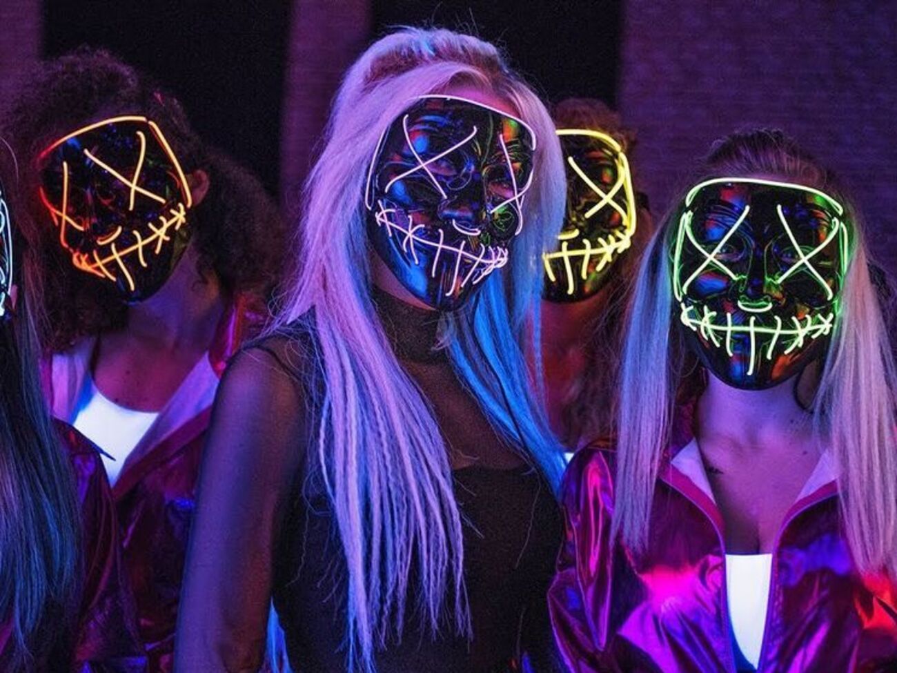 Гросу та її балет одягнули маски з led-лампами