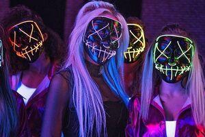 Гросу та її балет одягнули маски з led-лампами