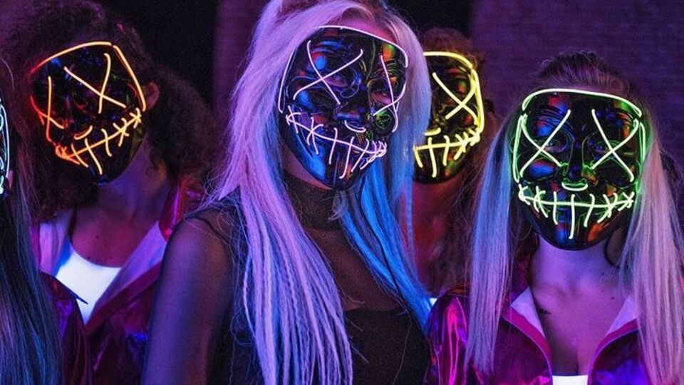 Гросу та її балет одягнули маски з led-лампами