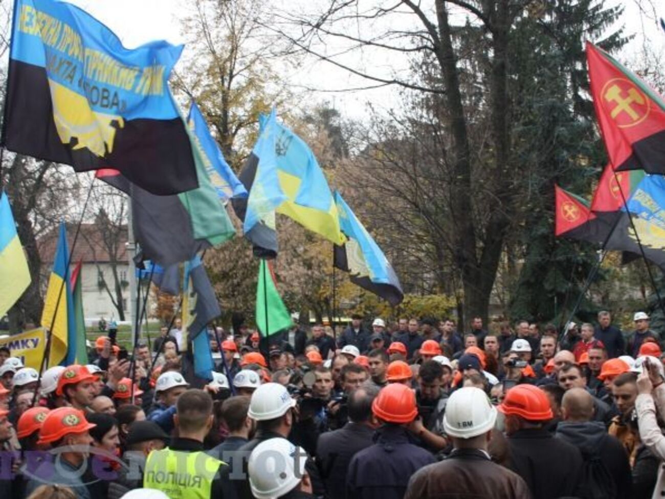 Шахтеры возмущены, что им выплатили только часть зарплаты за сентябрь