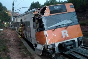 Аварія сталася на перегоні між містами Тарраса і Мансера, за годину їзди на північний захід від Барселони