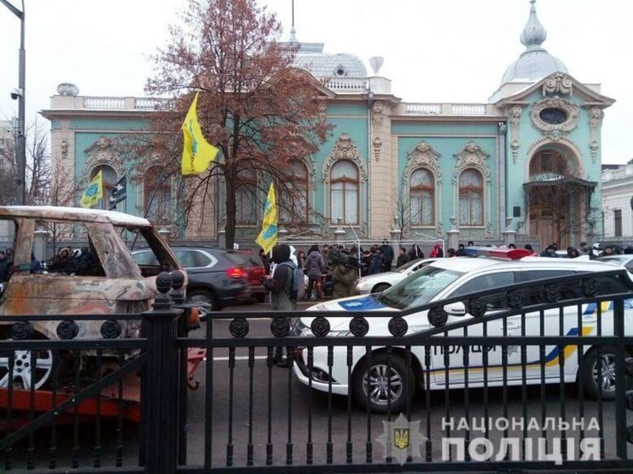 Сьогодні активісти організації "Авто Євро Сила" зібралися під будівлею Верховної Ради на акцію протесту