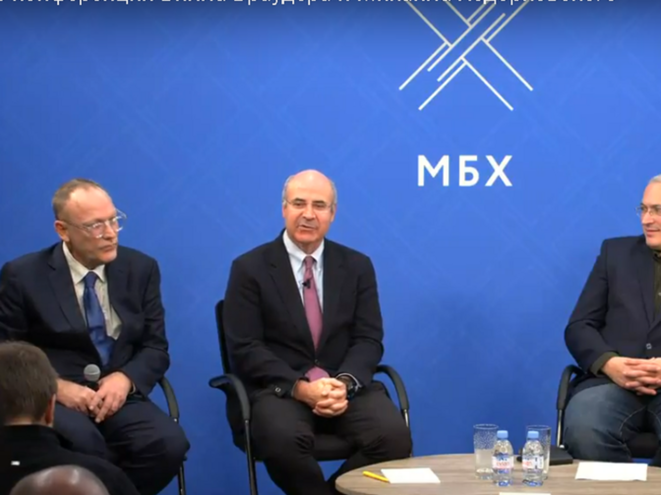 Браудер (в центре):&nbsp;Я посещаю только те страны, судебная система которых может защитить меня от выдачи в Россию