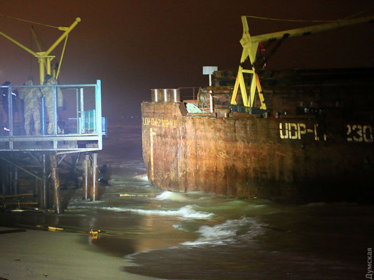 На борту баржи&nbsp;находится 10&nbsp;тыс. коробов, в&nbsp;каждом из&nbsp;которых по&nbsp;500&nbsp;пачек сигарет