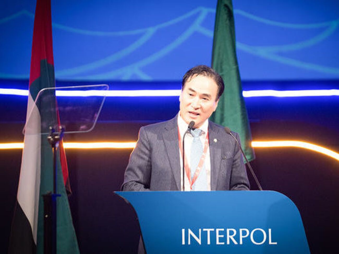 Кім Чен Ян був офіцером поліції Південної Кореї, 2015 року став віце-президентом Інтерполу, 21 листопада 2018 року &ndash; президентом бюро