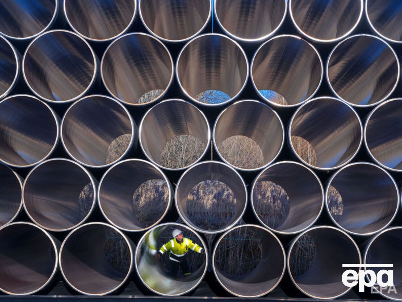 В 2017 году инвестиции в проект "Северный поток &ndash; 2" составили 104,2 млрд руб., в этом году &ndash; 92,2 млрд руб.