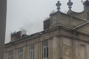До гасіння пожежі залучили 45 осіб особового складу ДСНС та 10 одиниць техніки