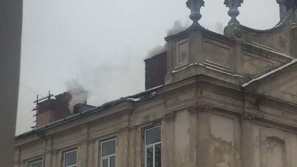 До гасіння пожежі залучили 45 осіб особового складу ДСНС та 10 одиниць техніки