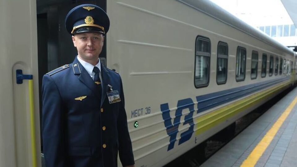 "Укрзалізниця" в декабре откроет продажу билетов на праздники