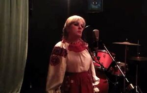 Копинец исполнила песню "Плакала" на старинном языке