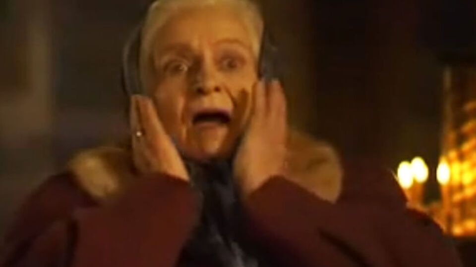 Стоп-кадр из предвыборного ролика блока Натальи Витренко, где электорат пугают, что как только Запад захватит Украину, "канонические православные" храмы заполонят чернокожие священники