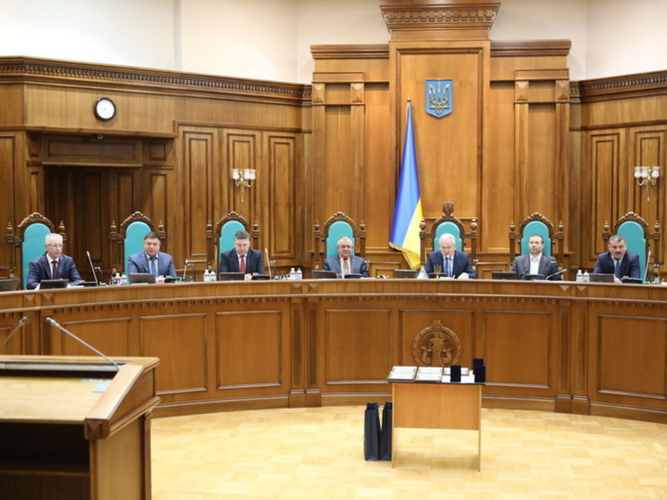 Рішення підтримало 14 суддів із 18