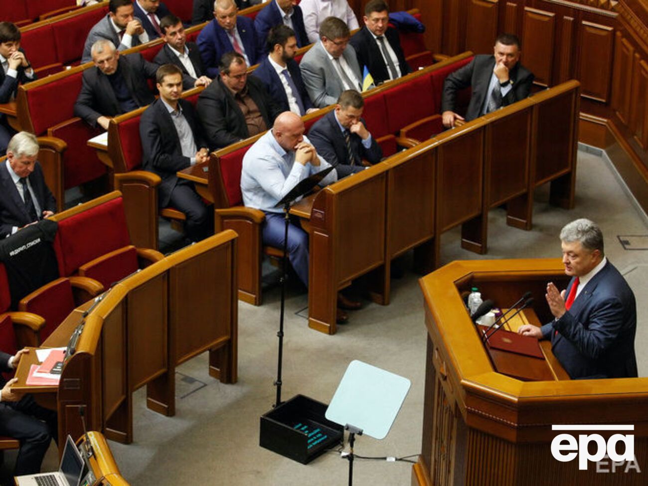 Принять законопроект призвал депутатов президент Порошенко