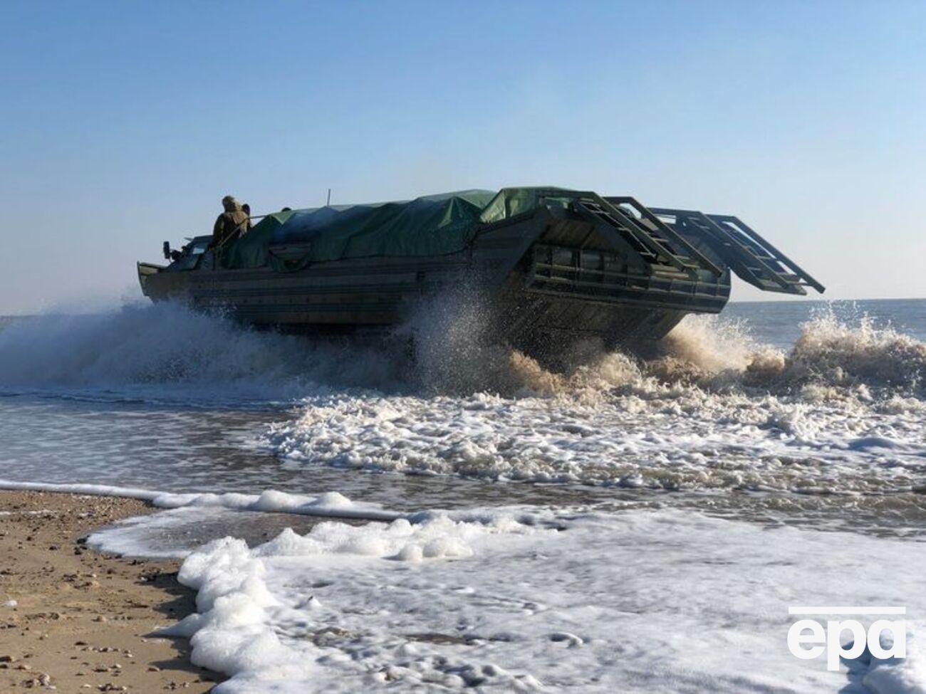 Украинские военные тренировались отбивать атаки противника с моря и воздуха. Фоторепортаж