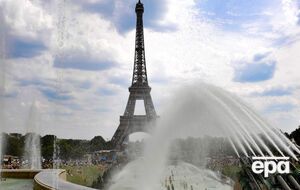 Ейфелева вежа – одна з найвпізнаваніших архітектурних пам'яток у Парижі та світі