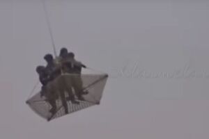 Вертольоти зробили кілька кіл у центрі Москви