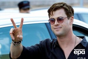 Женщина познакомилась со злоумышленником, который представился Крисом Хемсвортом (на фото), в соцсетях