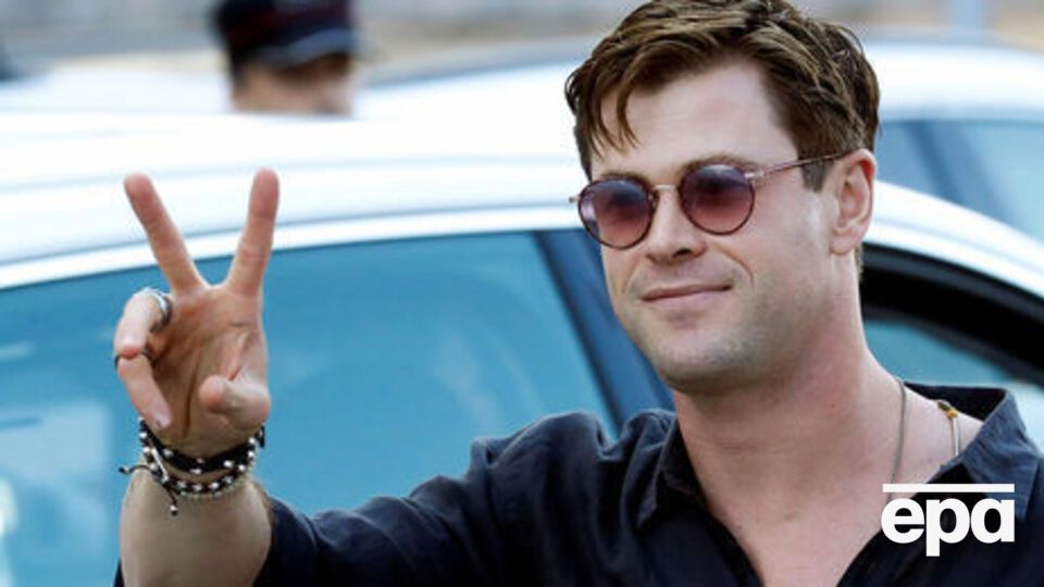 Женщина познакомилась со злоумышленником, который представился Крисом Хемсвортом (на фото), в соцсетях