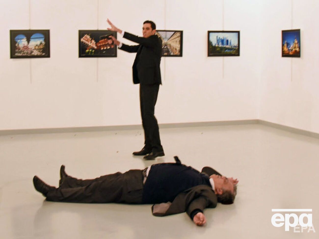 Карлова убили в декабре 2016 года