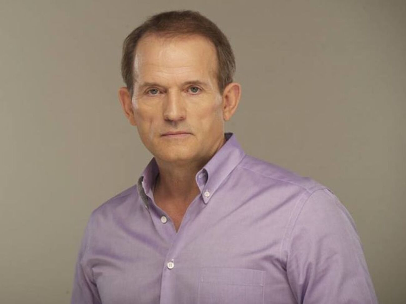 У програмі "Схеми" зазначено, що Медведчук зловживає своїм виключним правом прямого авіасполучення з РФ у державних цілях