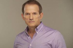 У програмі "Схеми" зазначено, що Медведчук зловживає своїм виключним правом прямого авіасполучення з РФ у державних цілях