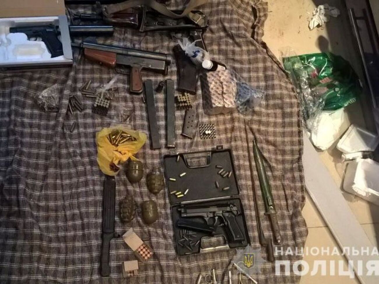 Все изъятое отправили на экспертизу